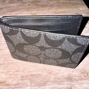 Coach Men Compact Id Wallet In Signature Canvas BlackCharcoal used once